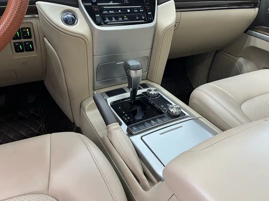 Toyota Land Cruiser 2019 — фото 8