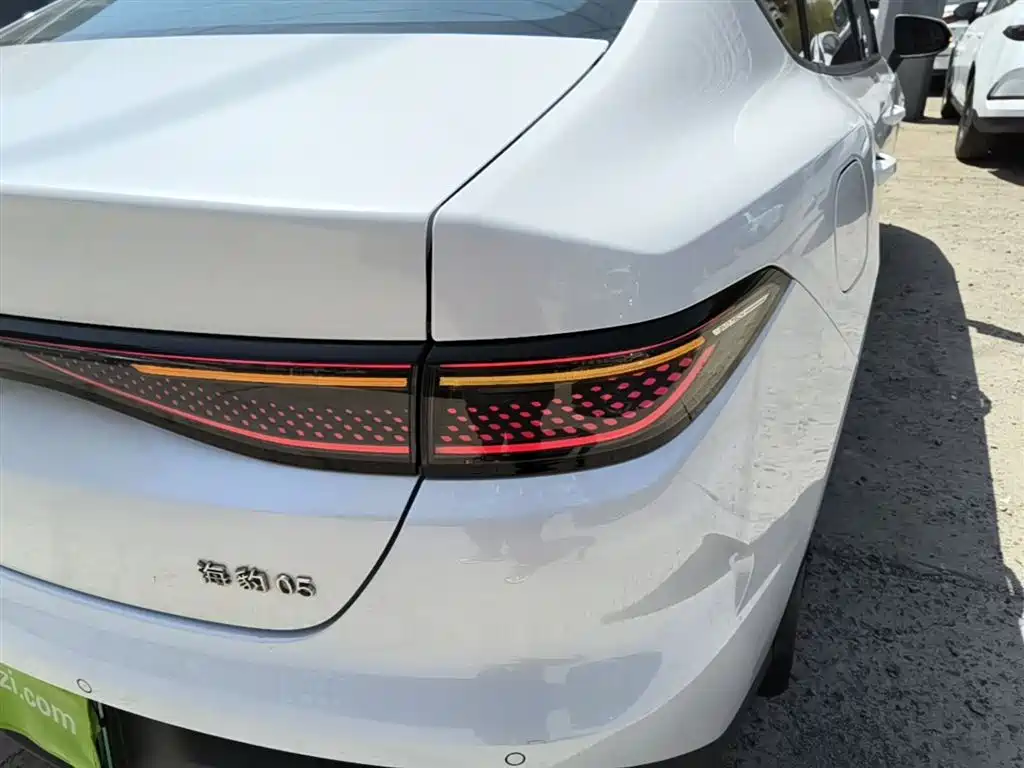 BYD Seal 05 DM-i 2025 — фото 8