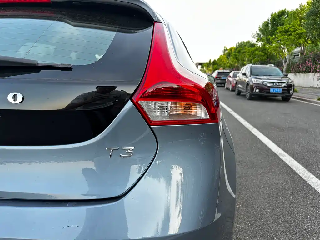 Volvo V40 2018 — фото 18