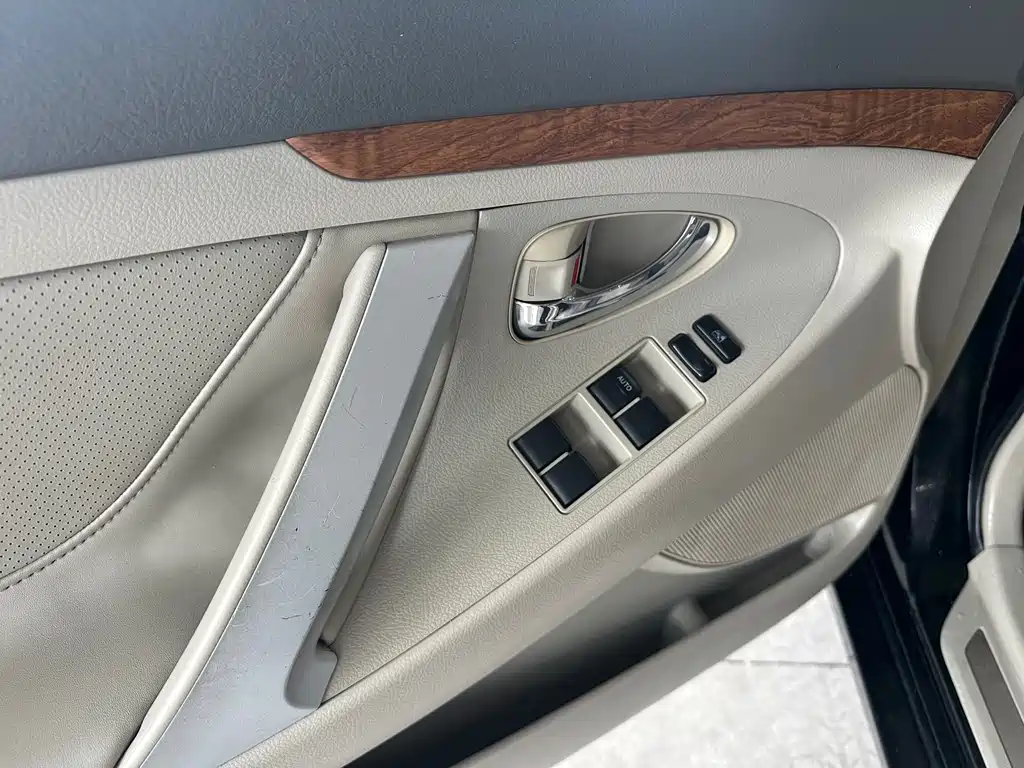 Toyota Camry 2010 — фото 14