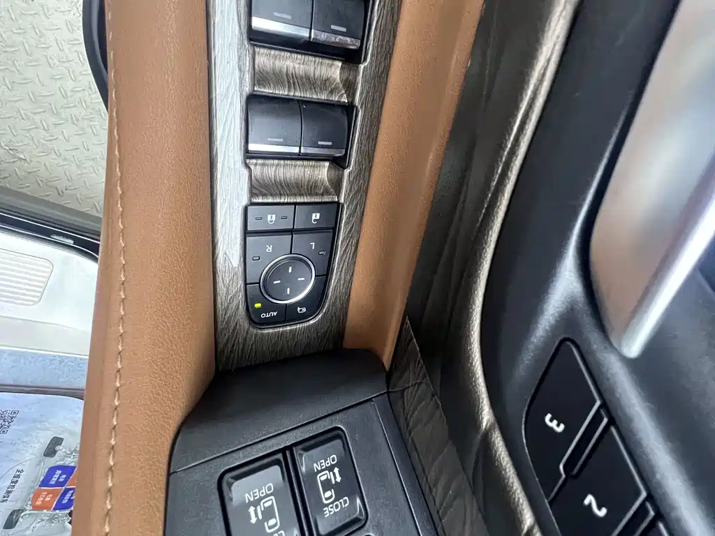 Toyota Alphard 2023 — фото 8