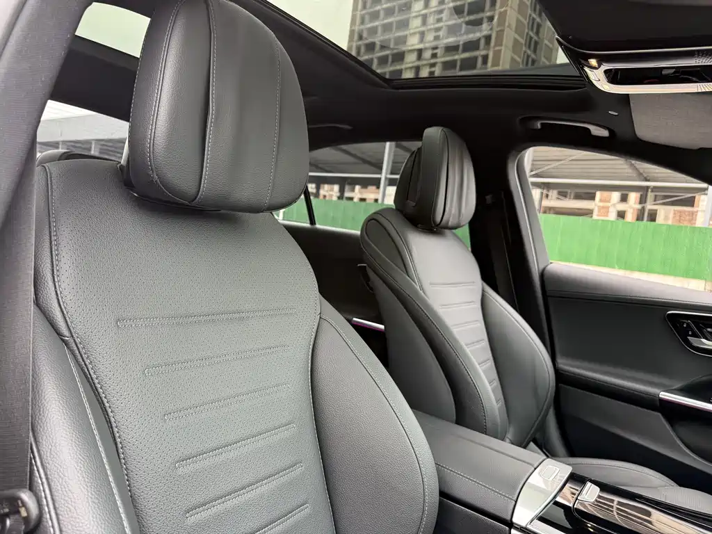 Mercedes-Benz C-Class 2025 — фото 12