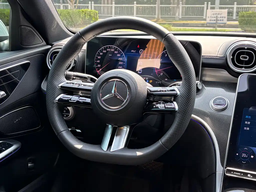 Mercedes-Benz C-Class 2025 — фото 14