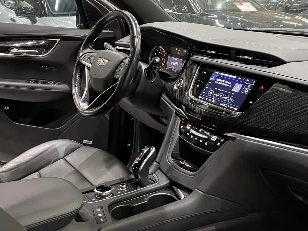 Cadillac XT6 2021 — фото 9