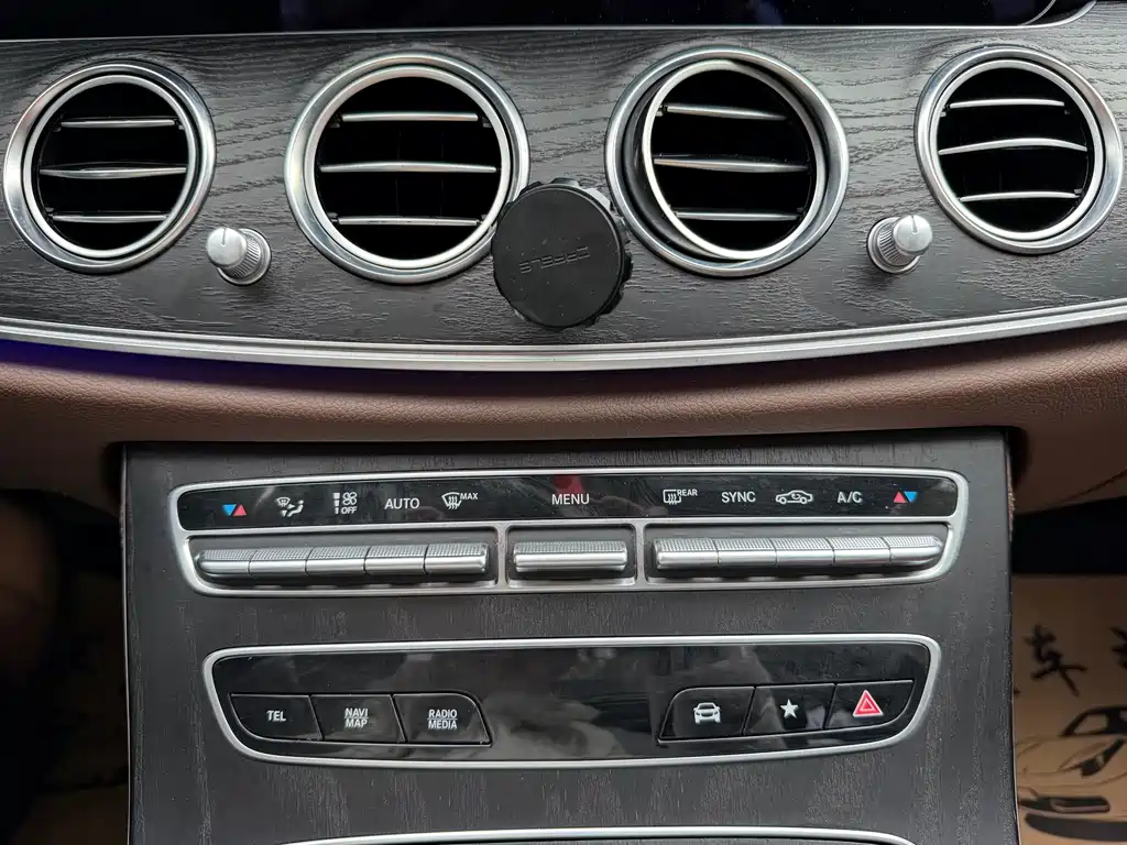 Mercedes-Benz E-Class 2022 — фото 21
