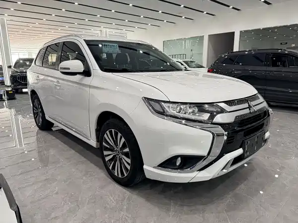 Mitsubishi Outlander 2023