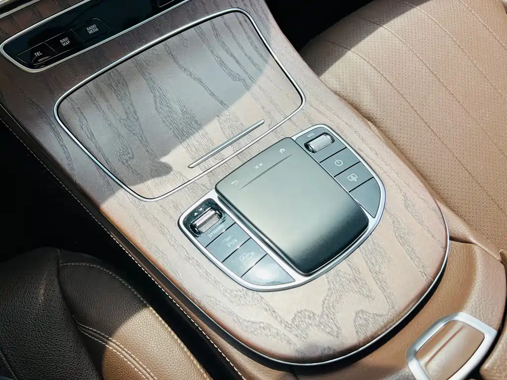 Mercedes-Benz E-Class 2023 — фото 11
