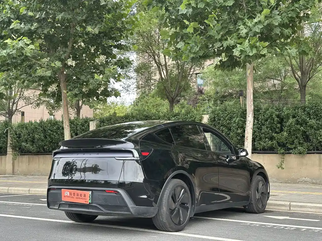 Tesla Model Y 2026 — фото 14