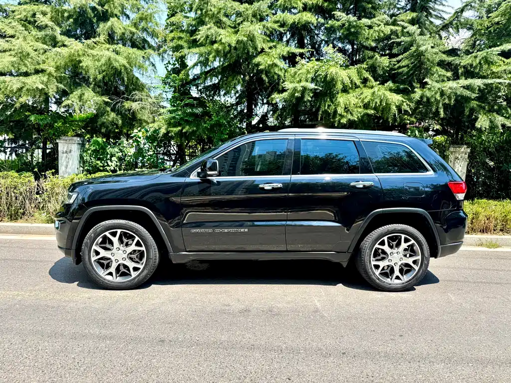 Jeep Grand Cherokee 2022 — фото 2