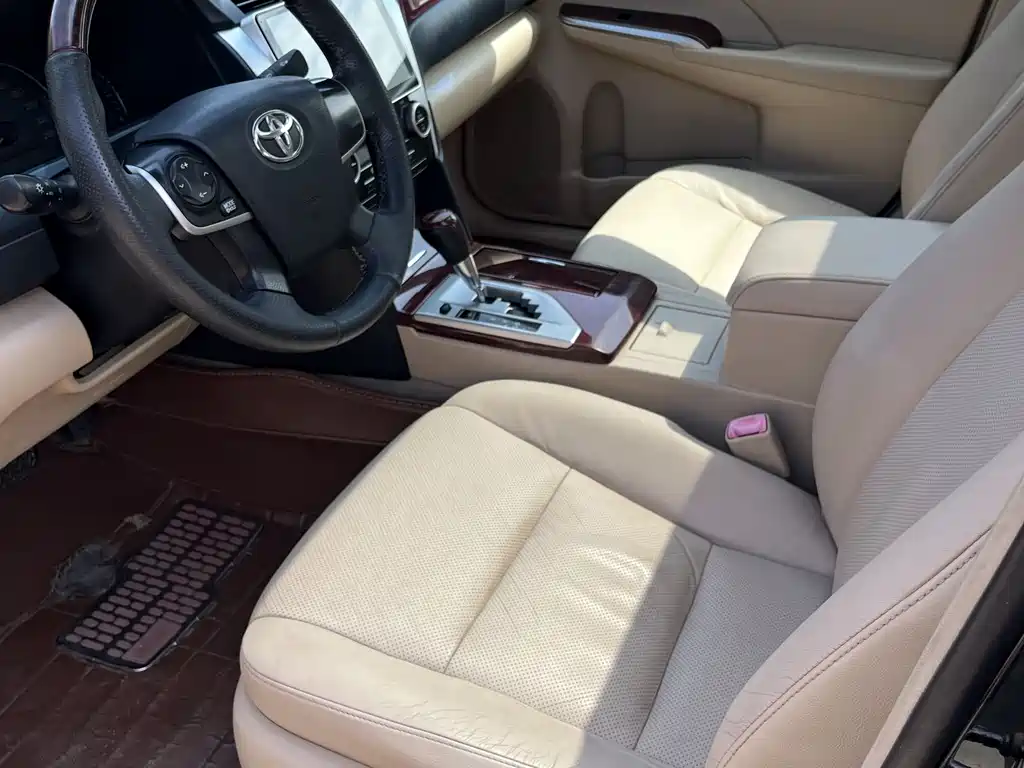 Toyota Camry 2014 — фото 4
