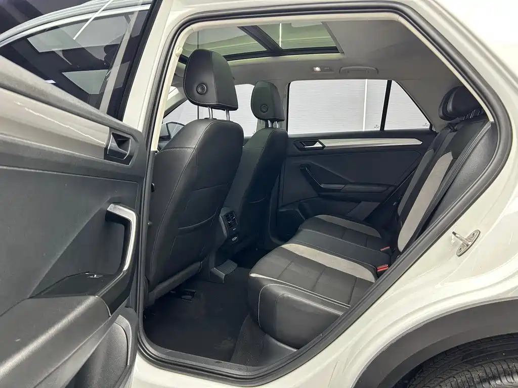 Volkswagen T-Roc 2022 — фото 16