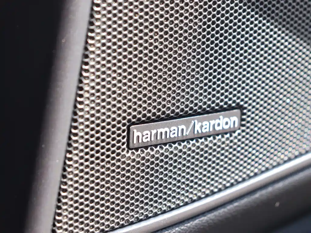 BMW 3 Series 2023 — фото 14