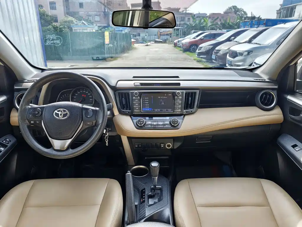 Toyota RAV4 2015 — фото 13