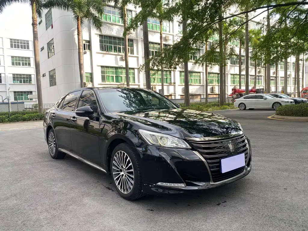 Toyota Crown 2018 — фото 3