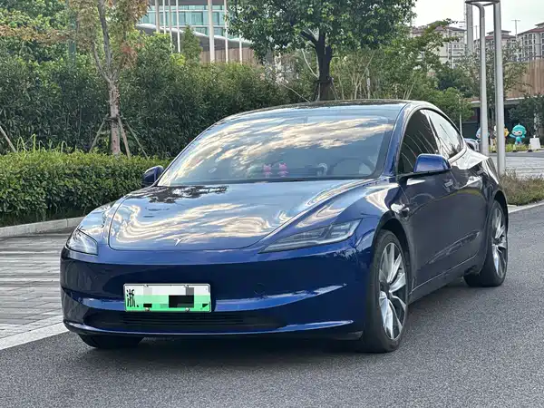 Tesla Model 3 2024
