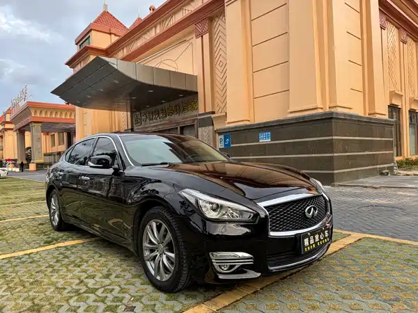 Infiniti Q70 2017