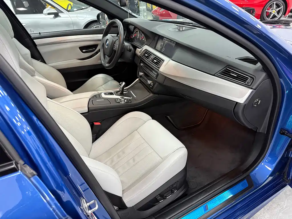 BMW M5 2012 — фото 15
