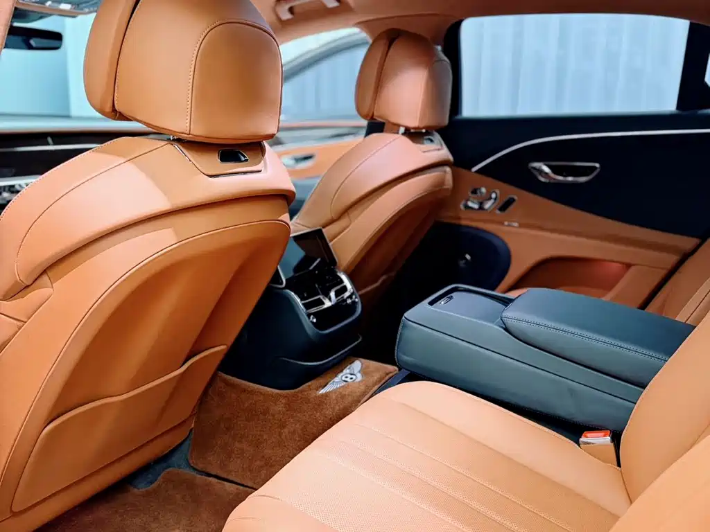 Bentley Flying Spur PHEV 2024 — фото 17