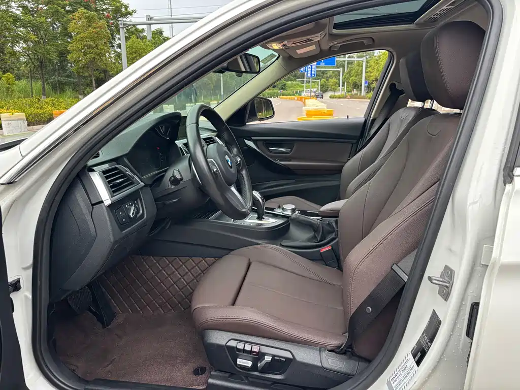 BMW 3 Series 2019 — фото 11