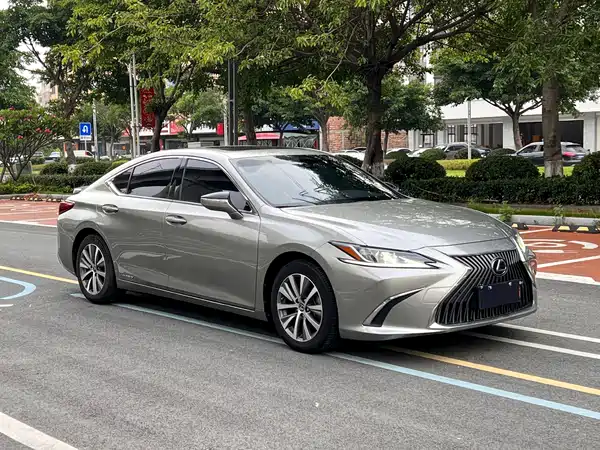 Lexus ES 2019