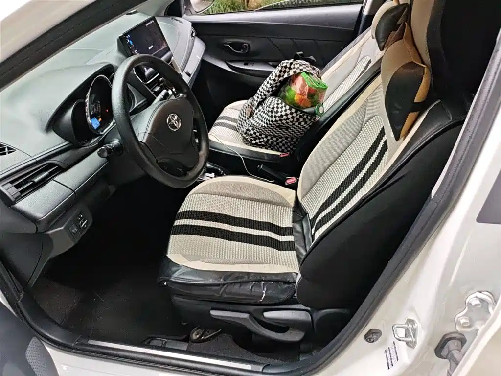 Toyota Yaris L 2021 — фото 11