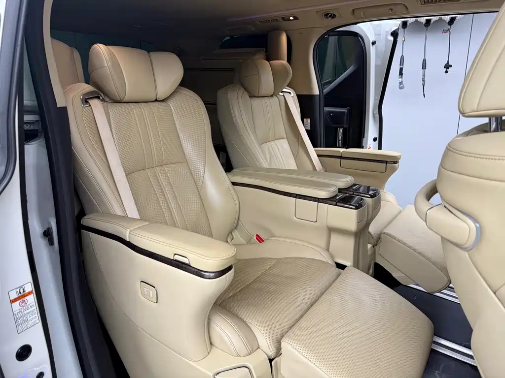Toyota Alphard 2021 — фото 13