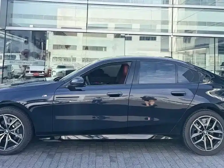 BMW 5 Series 2025