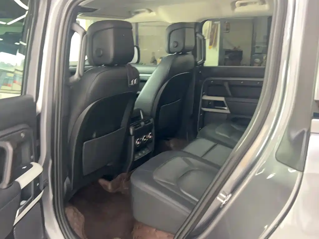 Land Rover Defender 2022 — фото 19
