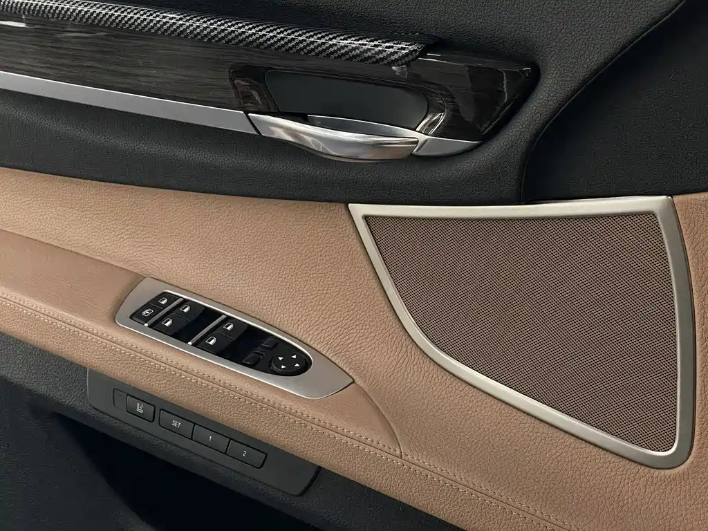 BMW 7 Series 2014 — фото 25