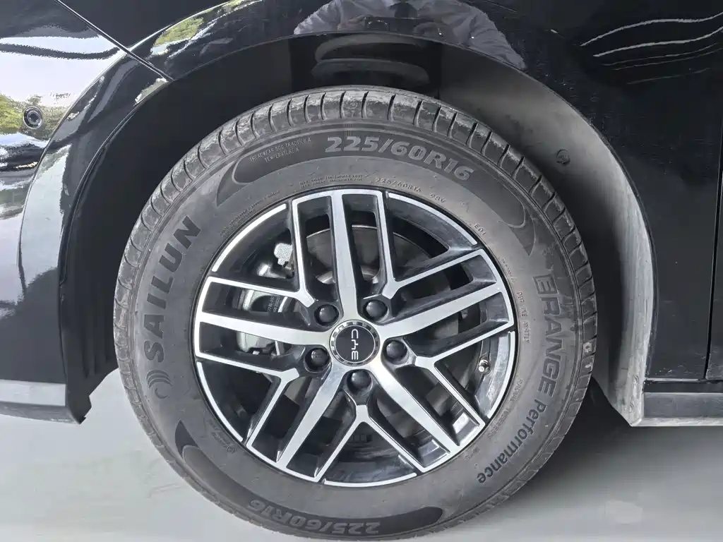 BYD Seal 05 DM-i 2025 — фото 3