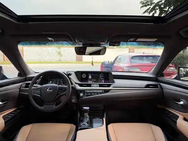 Lexus ES 2021