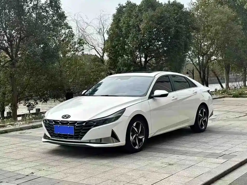 Hyundai Elantra 2022 — фото 1