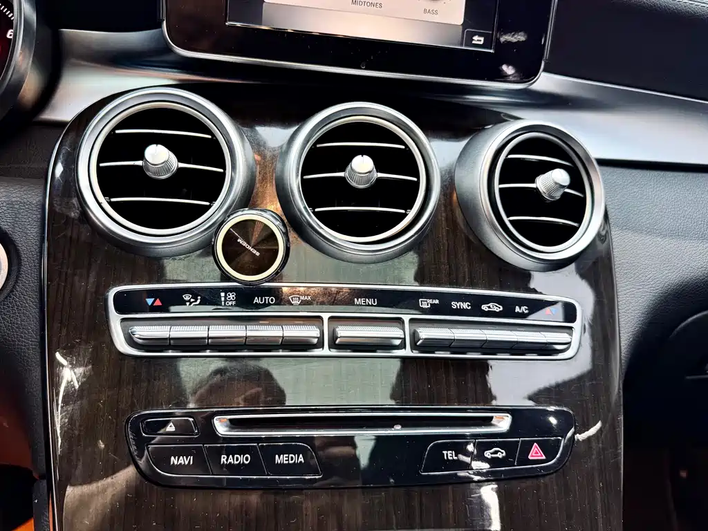 Mercedes-Benz GLC 2017 — фото 16