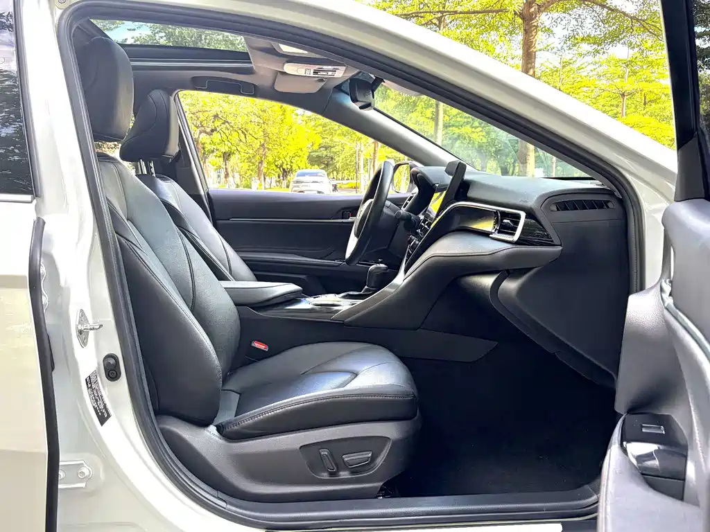 Toyota Camry 2021 — фото 19