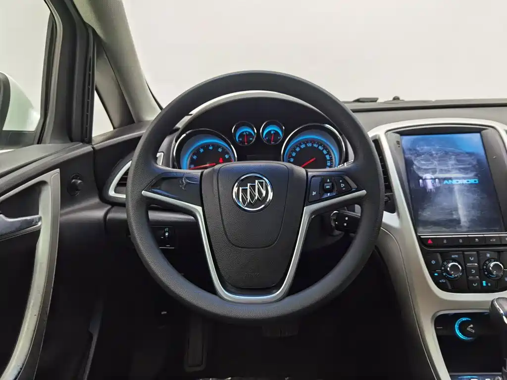 Buick Excelle 2013 — фото 11