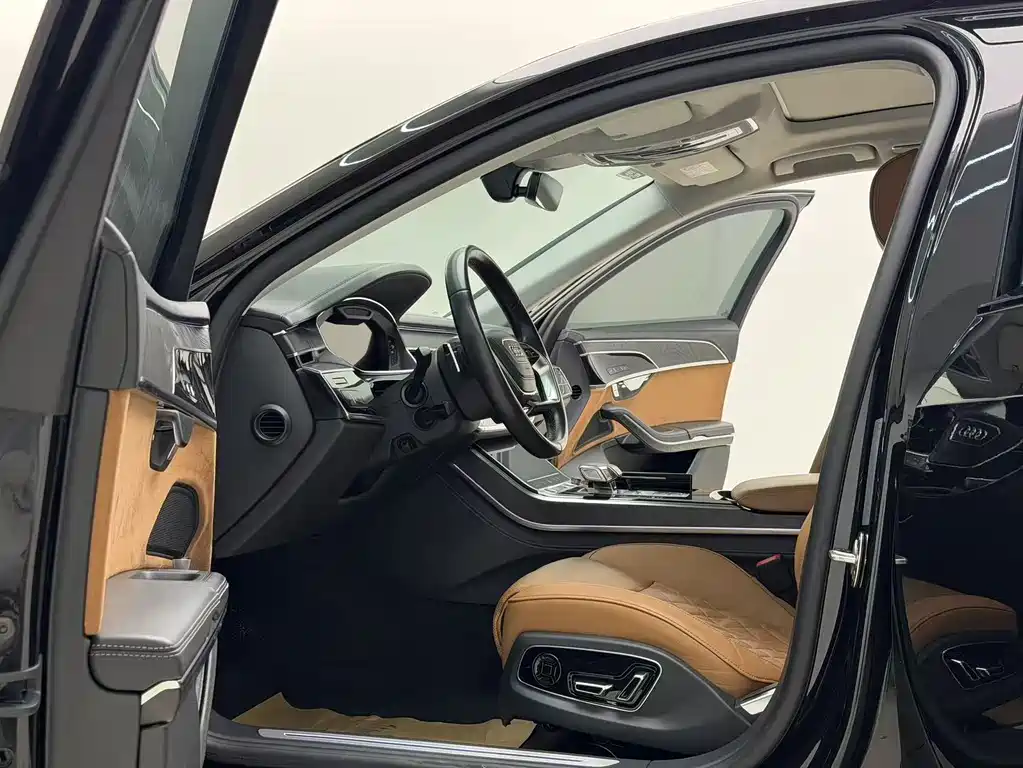 Audi A8 2023 — фото 29