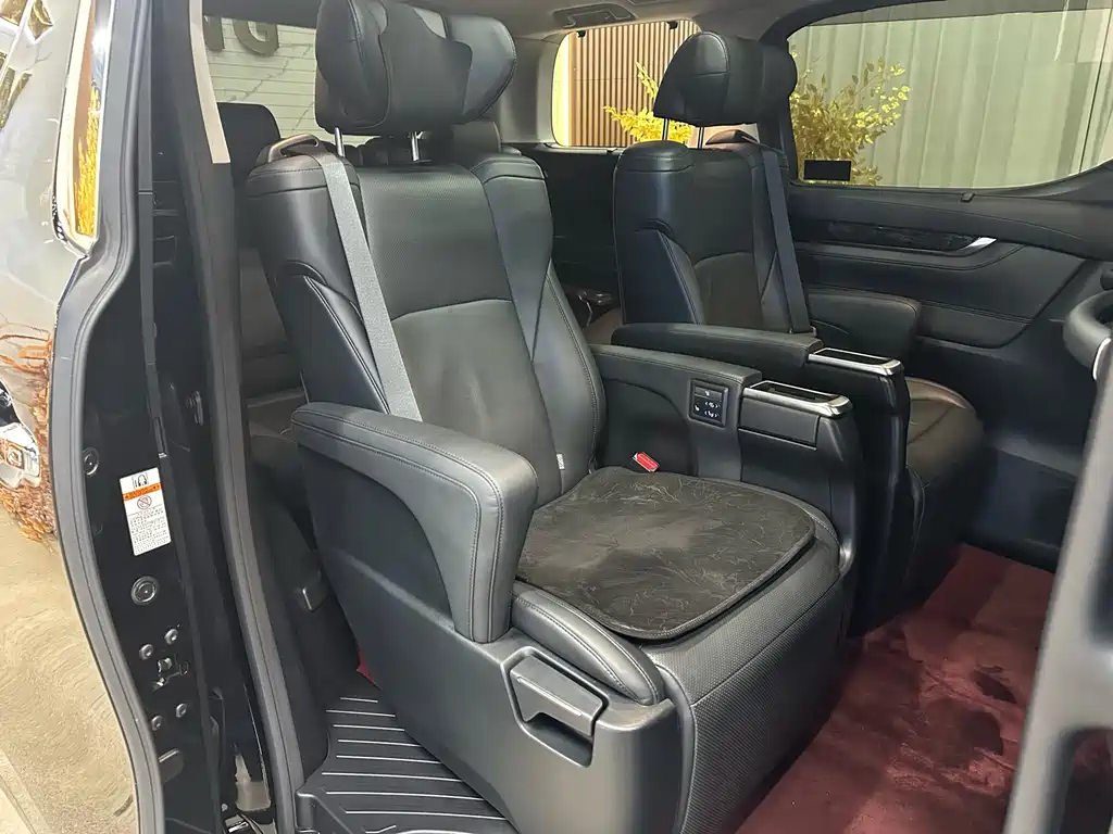 Toyota Vellfire 2021 — фото 10
