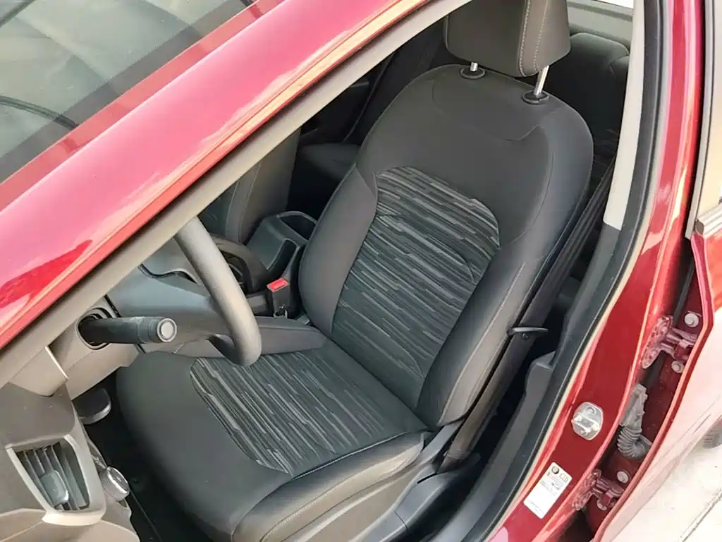 Chevrolet Cavalier 2018 — фото 15