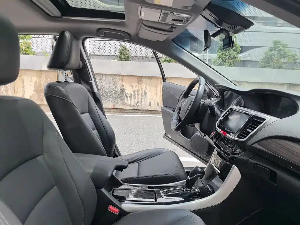 Honda Accord 2016 — фото 12