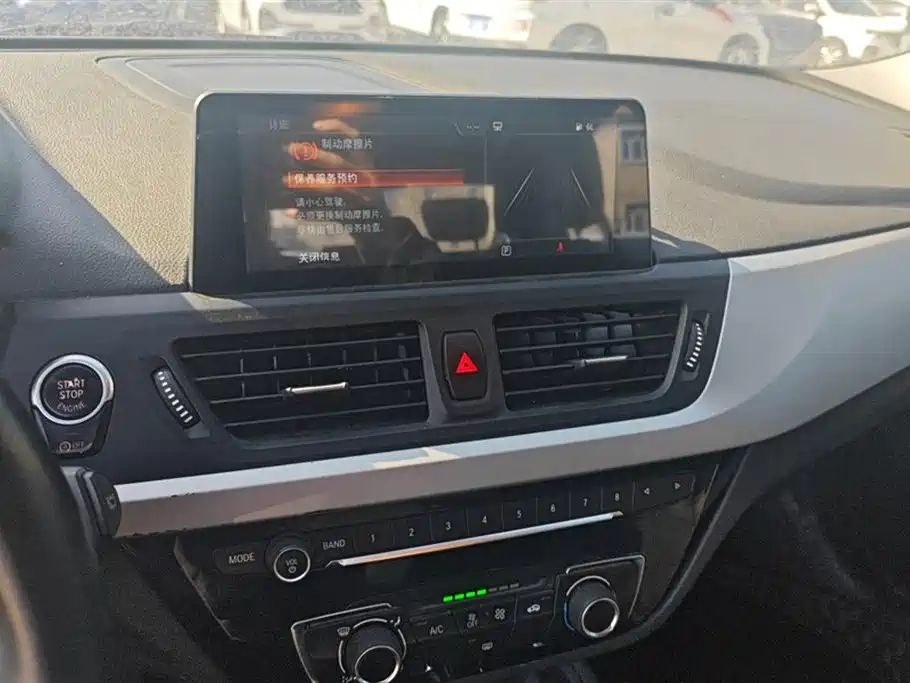 BMW 1 Series 2018 — фото 13