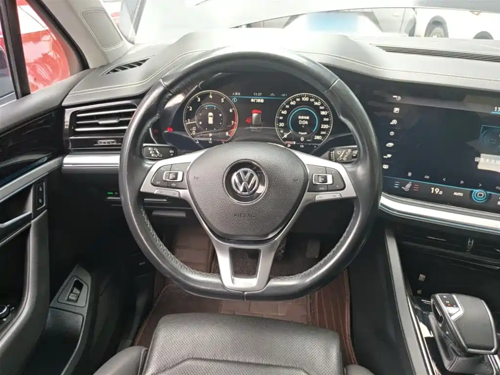 Volkswagen Touareg 2020 — фото 11