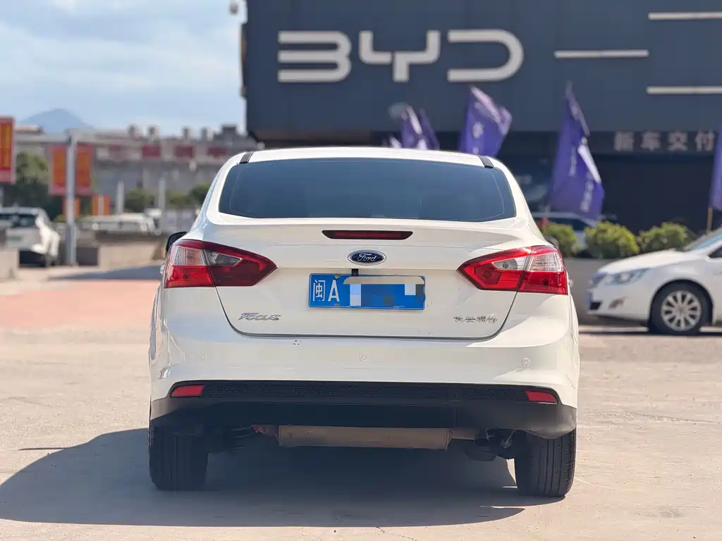 Ford Focus 2015 — фото 3
