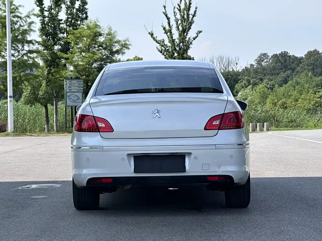Peugeot 408 2014 — фото 18