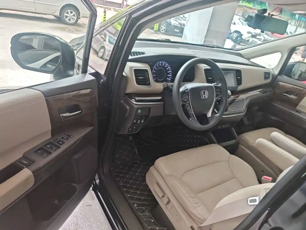 Honda Odyssey 2015 — фото 12