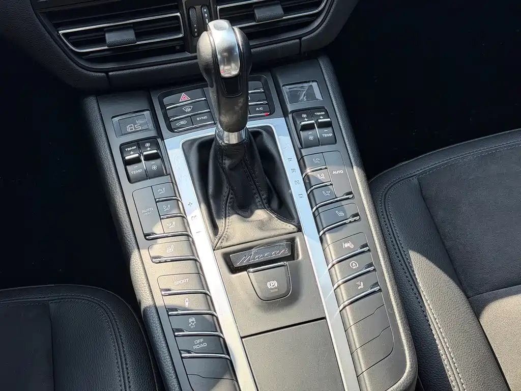 Porsche Macan 2018 — фото 20