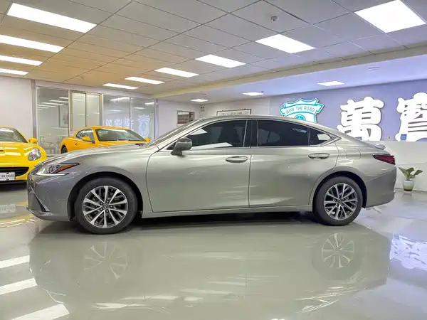 Lexus ES 2023
