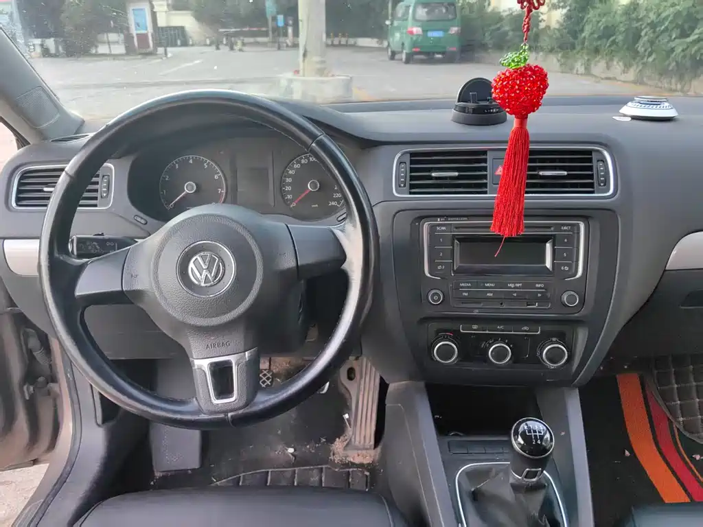 Volkswagen Sagitar 2013