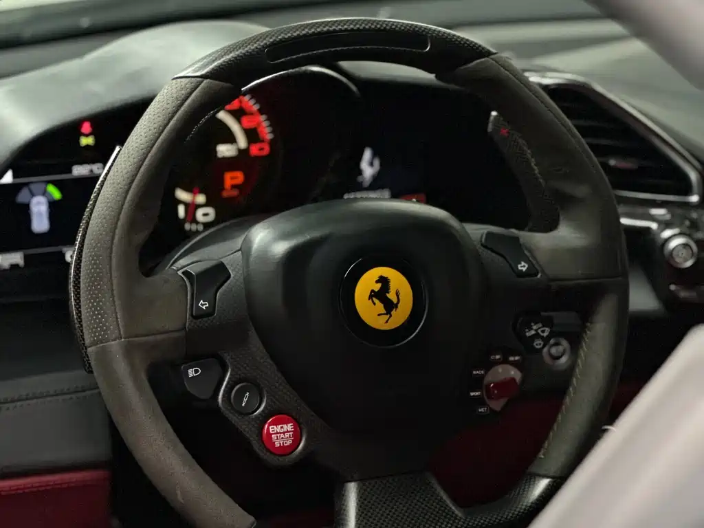 Ferrari 488 2016 — фото 11