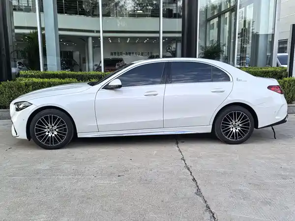 Mercedes-Benz C-Class 2024