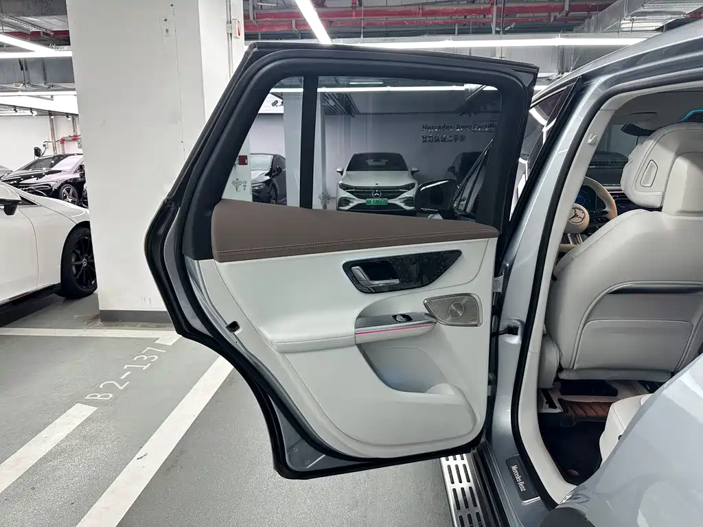 Mercedes-Benz EQE SUV 2026 — фото 12